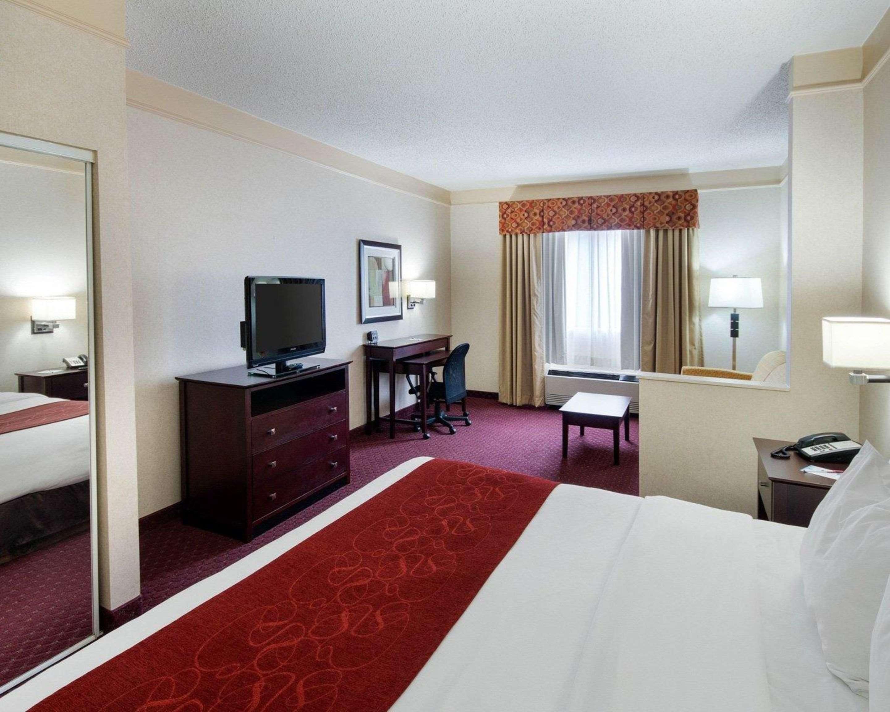 Comfort Suites Parkersburg South Mineral Wells Buitenkant foto
