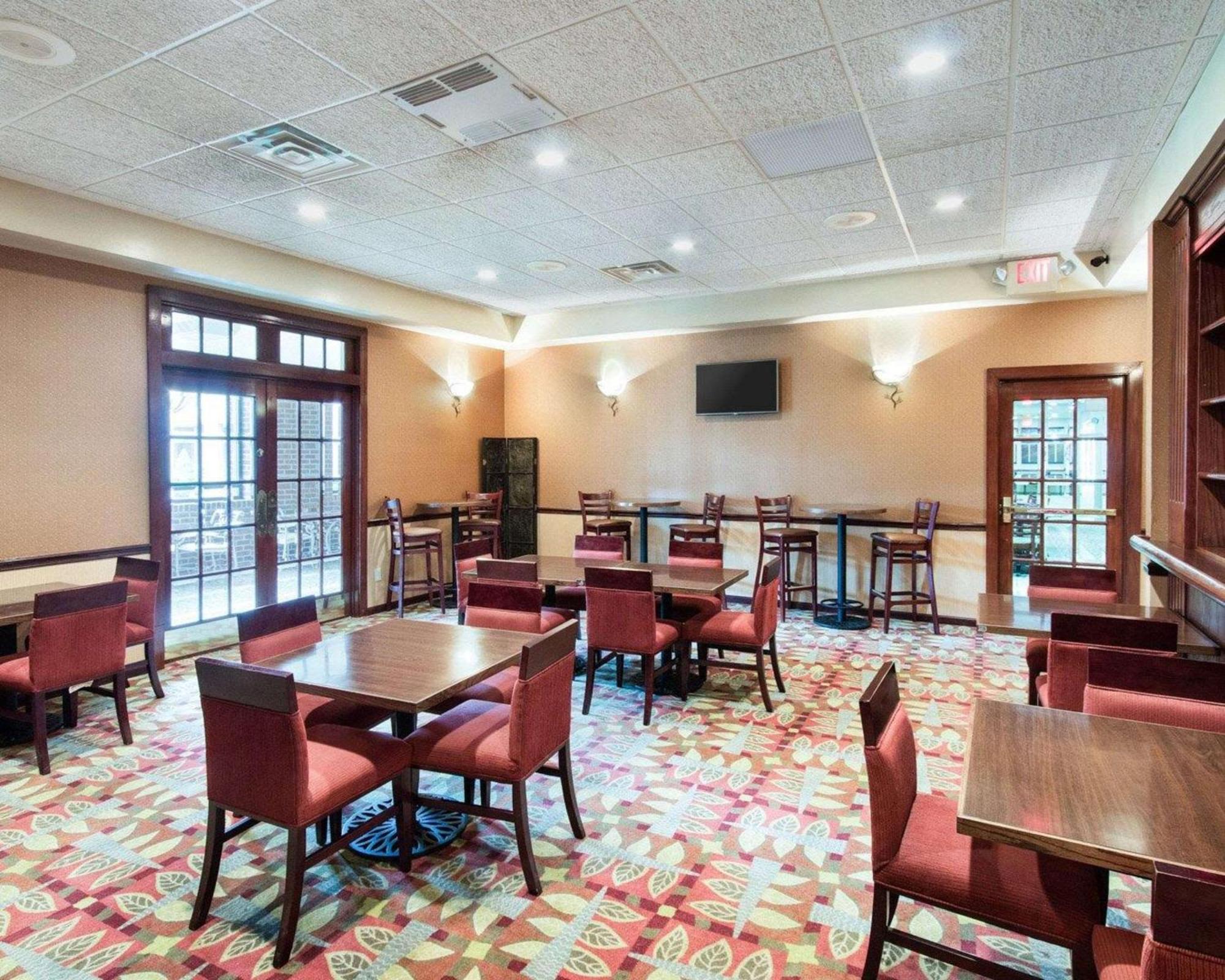 Comfort Suites Parkersburg South Mineral Wells Buitenkant foto