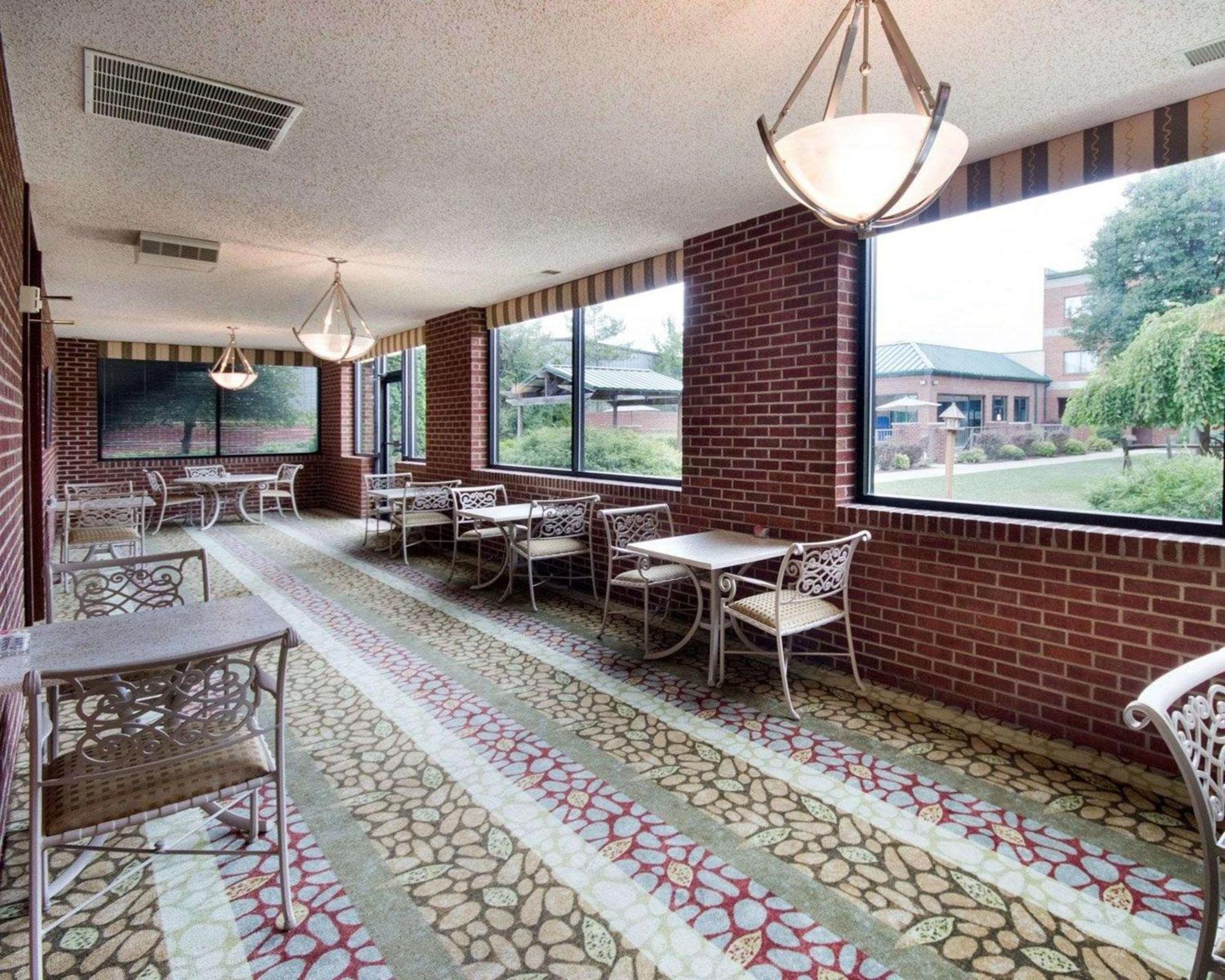Comfort Suites Parkersburg South Mineral Wells Buitenkant foto