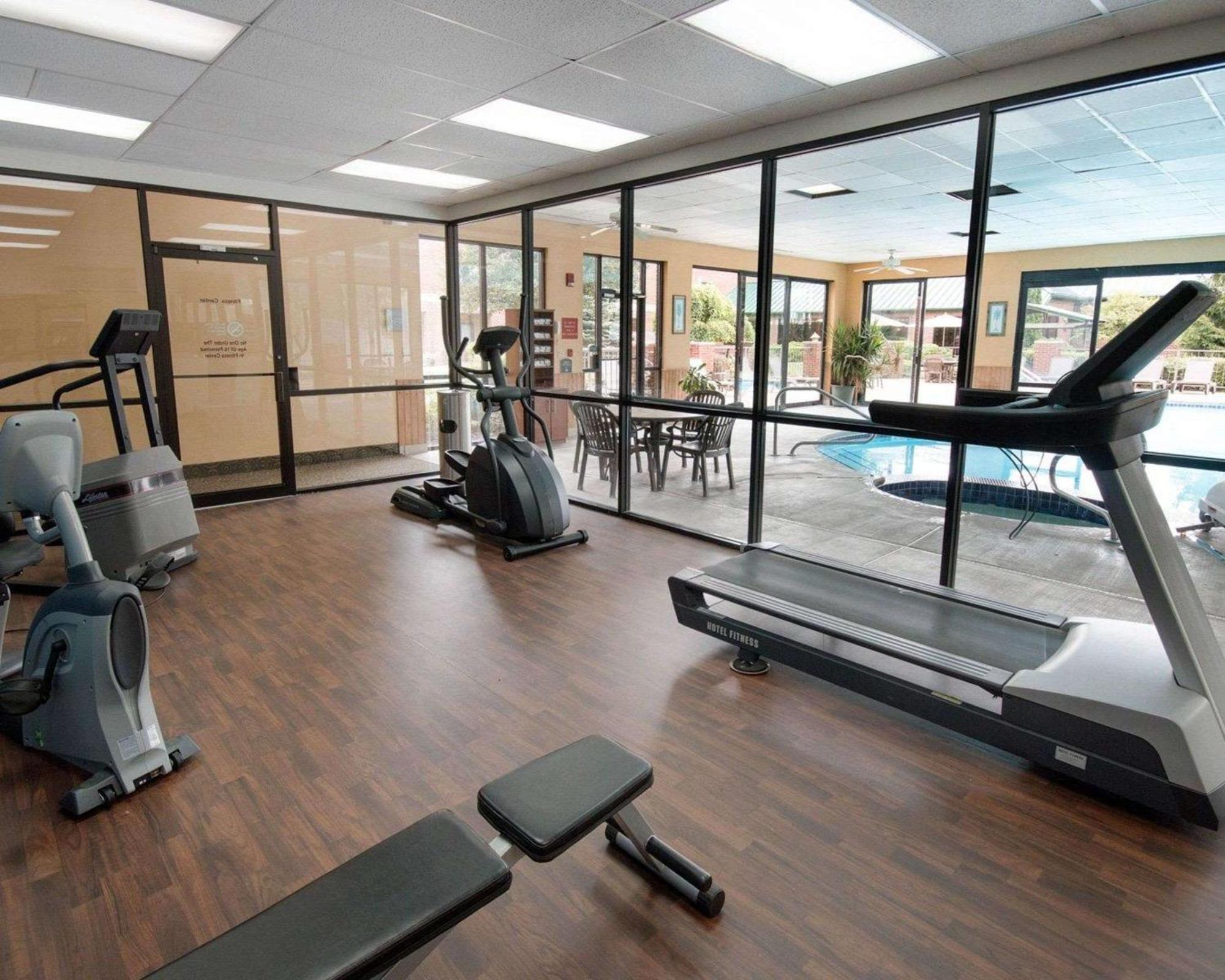 Comfort Suites Parkersburg South Mineral Wells Buitenkant foto