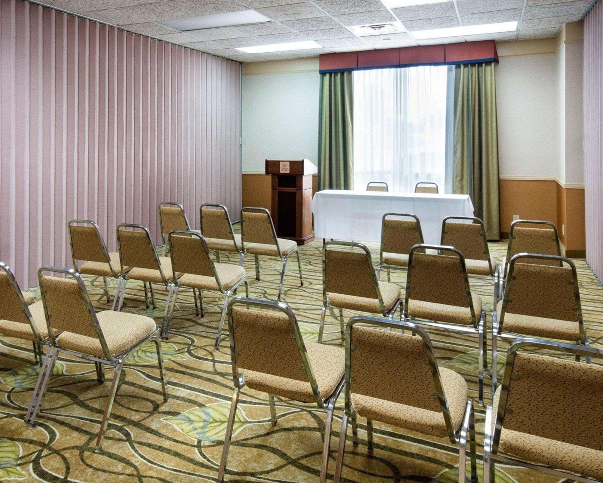 Comfort Suites Parkersburg South Mineral Wells Buitenkant foto