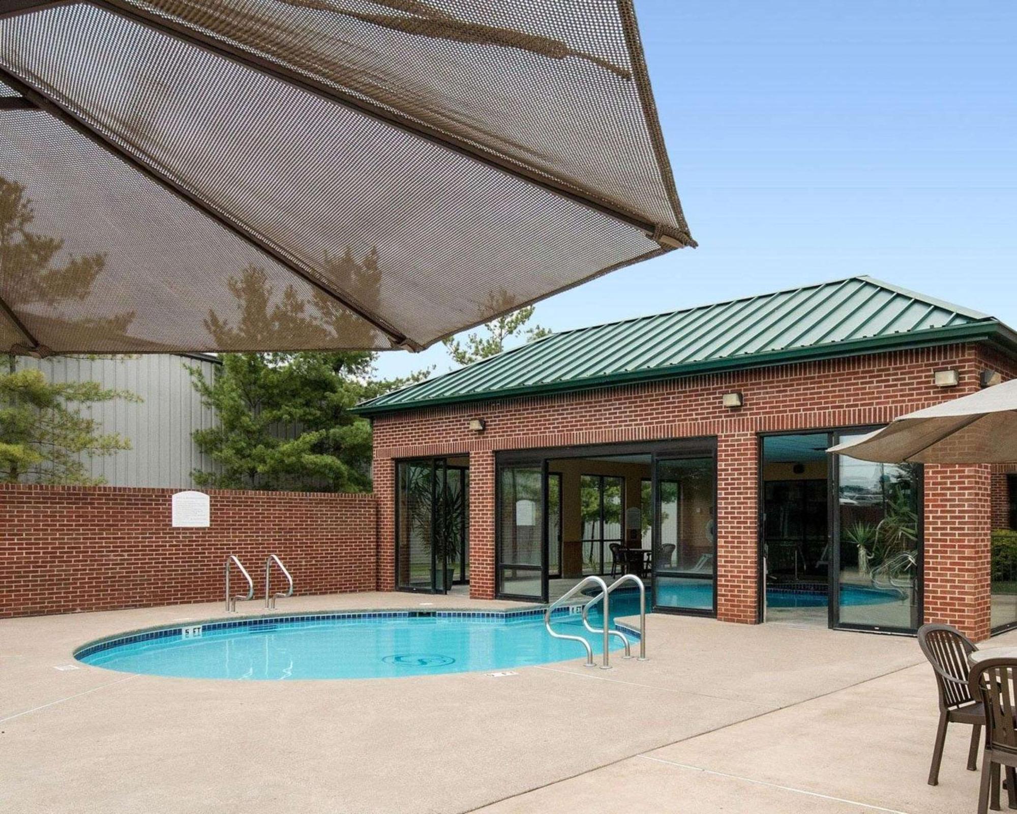 Comfort Suites Parkersburg South Mineral Wells Buitenkant foto