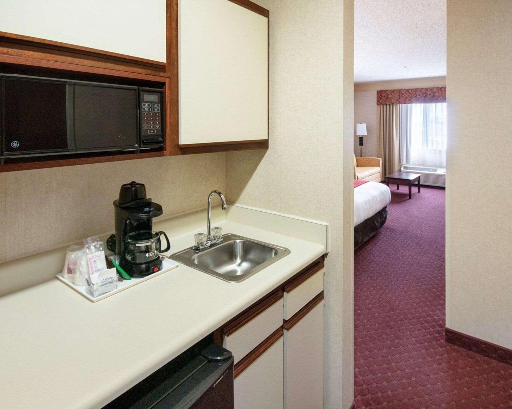 Comfort Suites Parkersburg South Mineral Wells Buitenkant foto